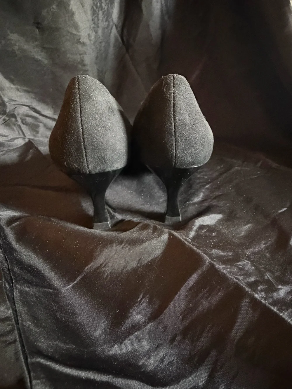 crown & ivy Black Suede Pointed-Toe Kitten Heels